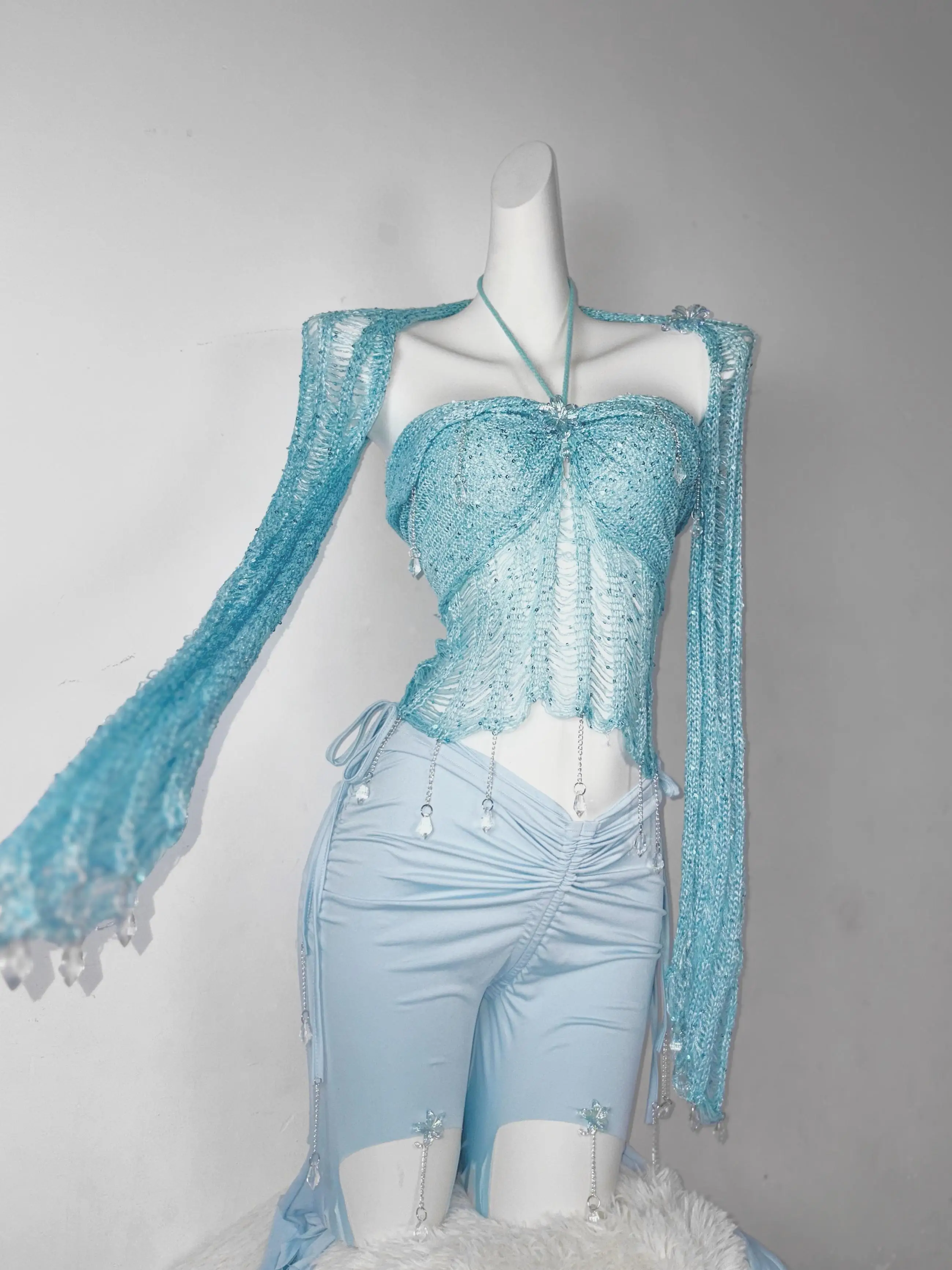 Original Fairy Blue Shiny Sequined Halter Neck Tube Top and Knitted Long Sleeve Open Stitch Sexy Hollow Out Hot Girls Spring Top
Original Fairy Blue Shiny Sequined Halter Neck Tube Top and Knitted Long Sleeve Open Stitch Sexy Hollow Out Hot Girls Spring Top
