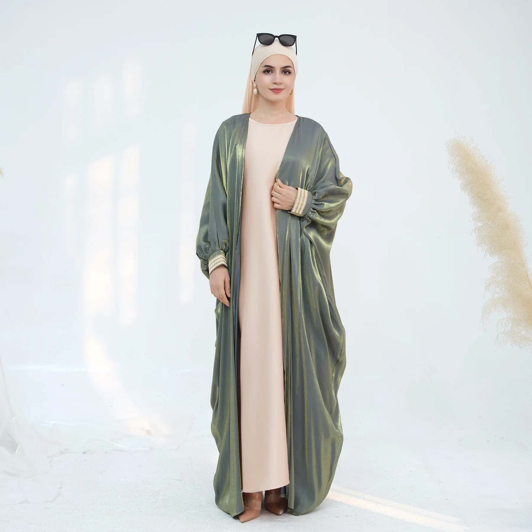 Dubai Shiny Abayas Women Muslim Maxi Dress Ramadan Turkey Kaftan Eid Kimono Cardigan Kebaya Caftan Marocain Femme Robe Vestidos
Dubai Shiny Abayas Women Muslim Maxi Dress Ramadan Turkey Kaftan Eid Kimono Cardigan Kebaya Caftan Marocain Femme Robe Vestidos