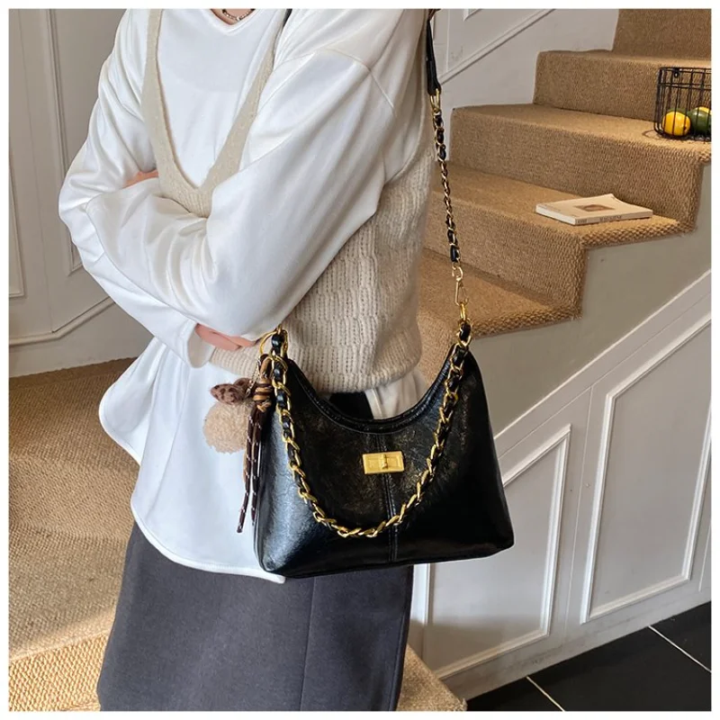 Minimalist Multi-Color Hobo Shoulder Bag, Retro Textured Finish with Plush Teddy Accent, Versatile Everyday Work & Outings Purse
Minimalist Multi-Color Hobo Shoulder Bag, Retro Textured Finish with Plush Teddy Accent, Versatile Everyday Work & Outings Purse