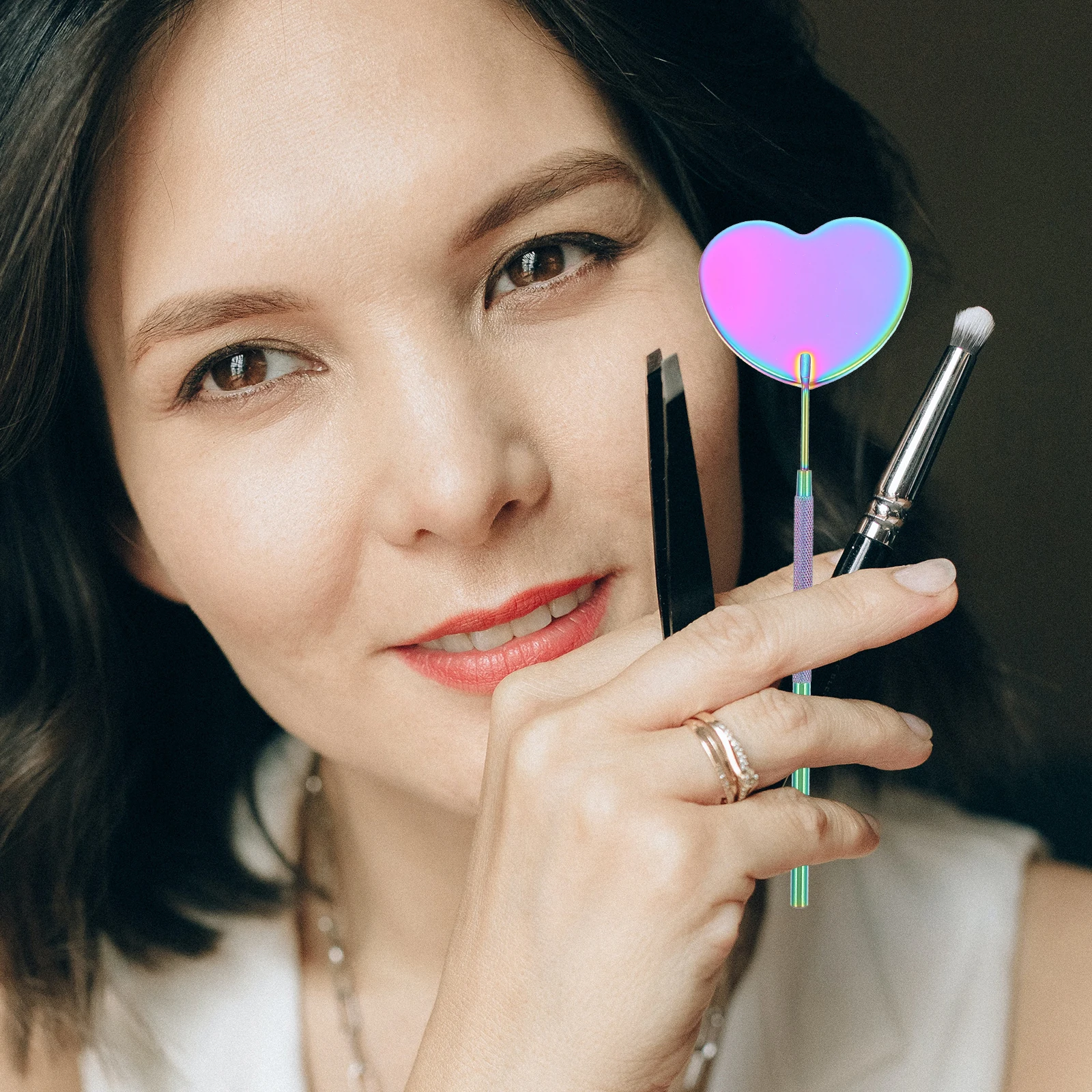 Durable Heart Shaped Eyelash Mirror Stainless Steel Non Slip Handle Lash Extension Cosmetic Mirror For Professional Use 
Durable Heart Shaped Eyelash Mirror Stainless Steel Non Slip Handle Lash Extension Cosmetic Mirror For Professional Use