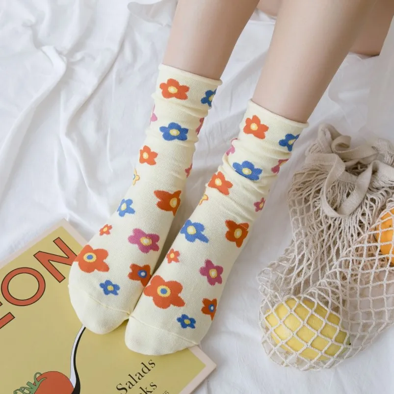 Новые стильные носки до середины икры с цветочным принтом на осень/зиму, милые короткие носки для девочек, спортивные повседневные хлопковые носки 
Новые стильные носки до середины икры с цветочным принтом на осень/зиму, милые короткие носки для девочек, спортивные повседневные хлопковые носки
