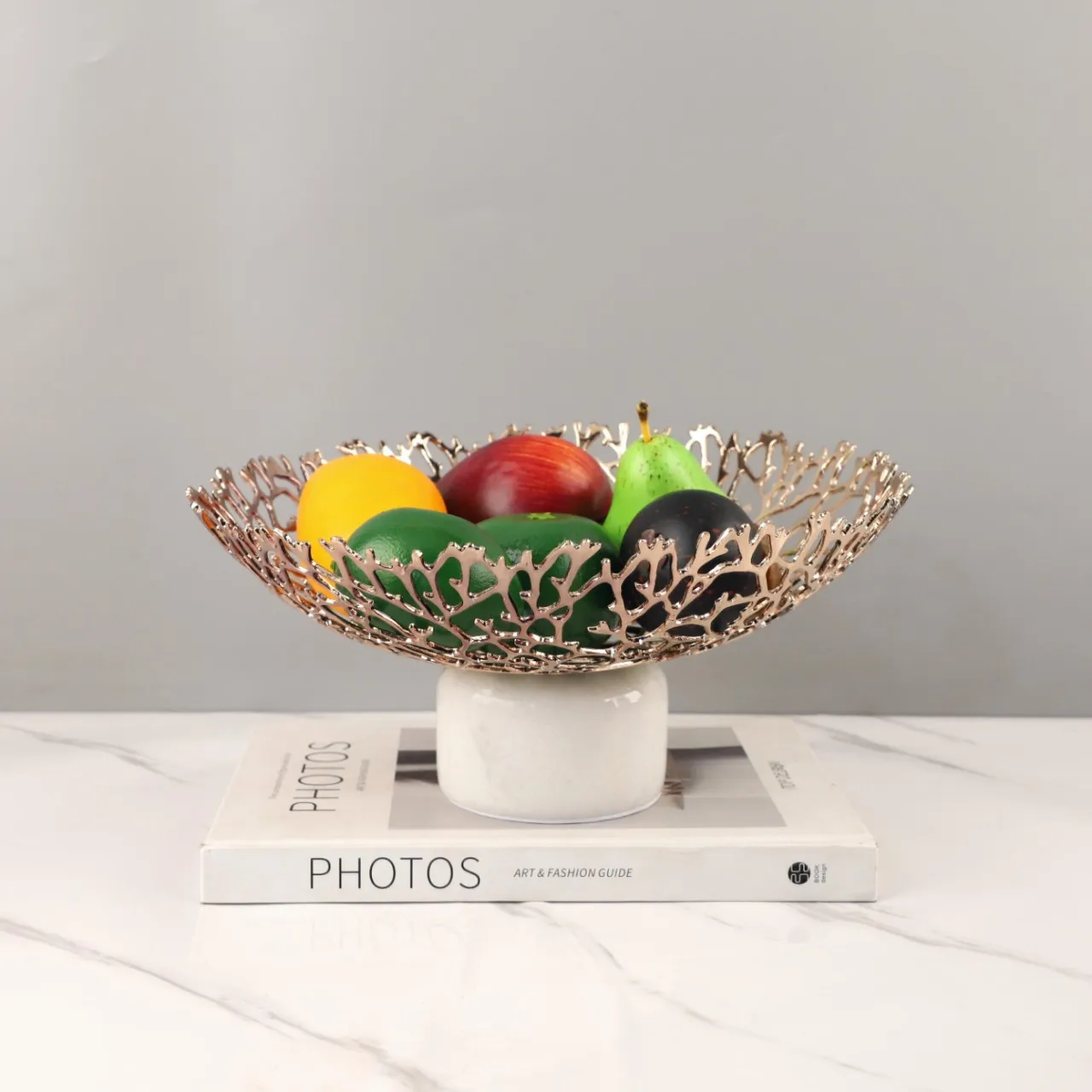 Nordic minimalist marble tall metal round hollow fruit tray tray restaurant coffee table B & B home decoration
Nordic minimalist marble tall metal round hollow fruit tray tray restaurant coffee table B & B home decoration