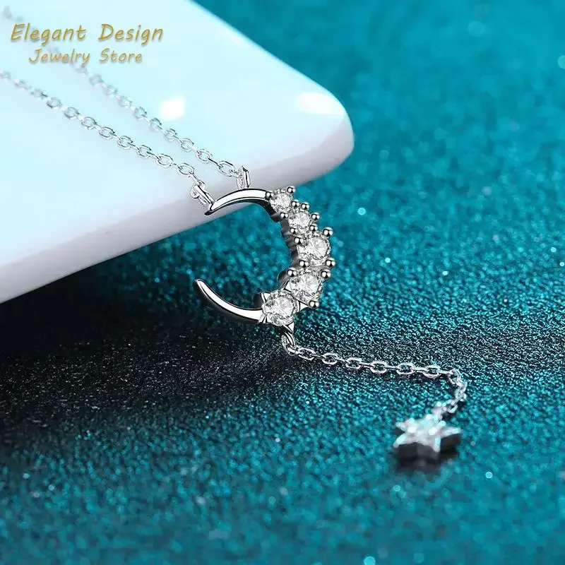 Charm Jewelry 0.4ct Moissanite Starry and Moon Pendant Popular Ins Platinum PT950 Necklace for Women Wedding Party Gifts
Charm Jewelry 0.4ct Moissanite Starry and Moon Pendant Popular Ins Platinum PT950 Necklace for Women Wedding Party Gifts