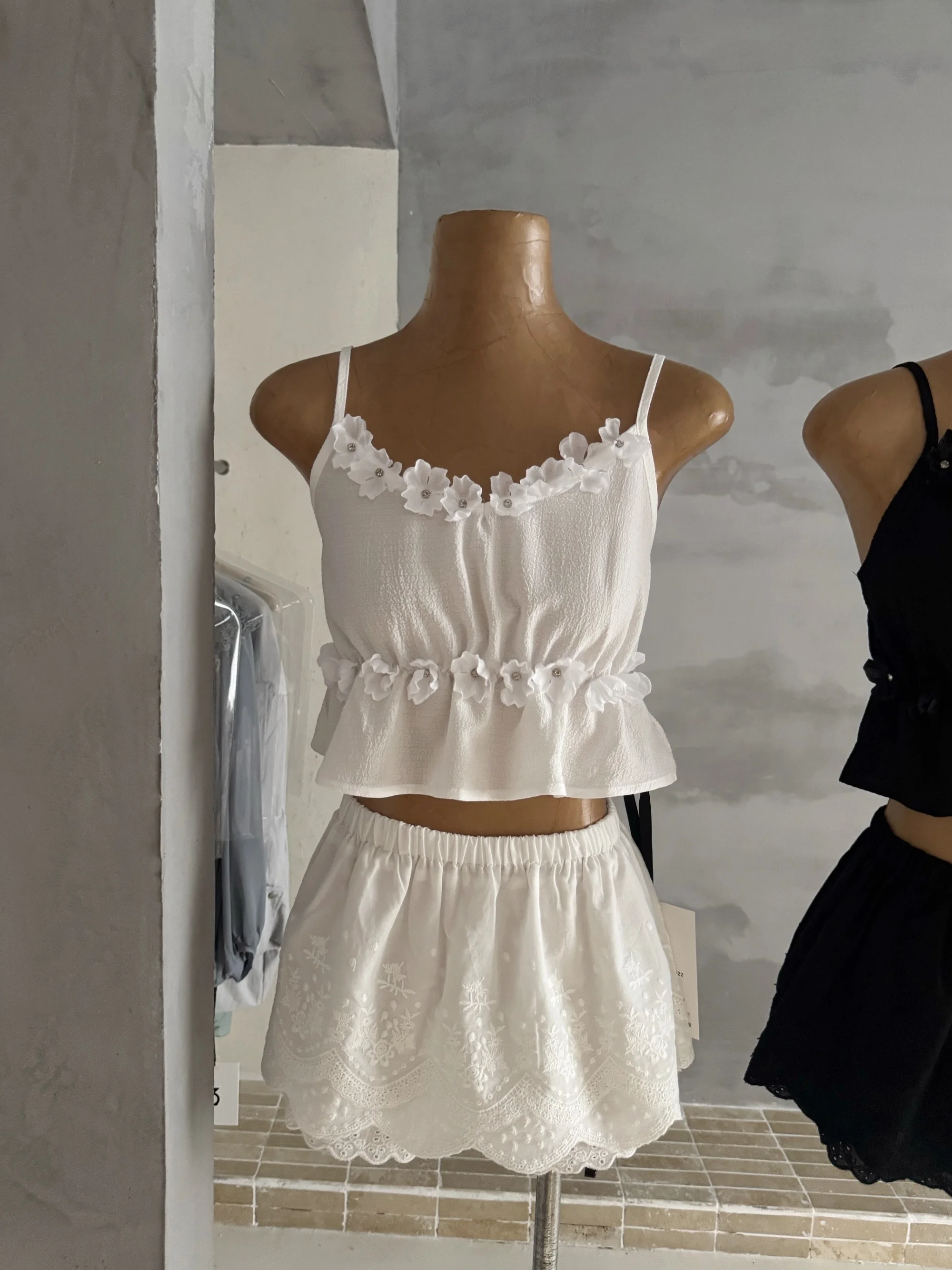 Women's Summer Sexy Two Pieces Skirt Set Lady Streetwear Holiday 3d Flowers V Neck Short Camisole + A Line Mini Skirt
Women's Summer Sexy Two Pieces Skirt Set Lady Streetwear Holiday 3d Flowers V Neck Short Camisole + A Line Mini Skirt