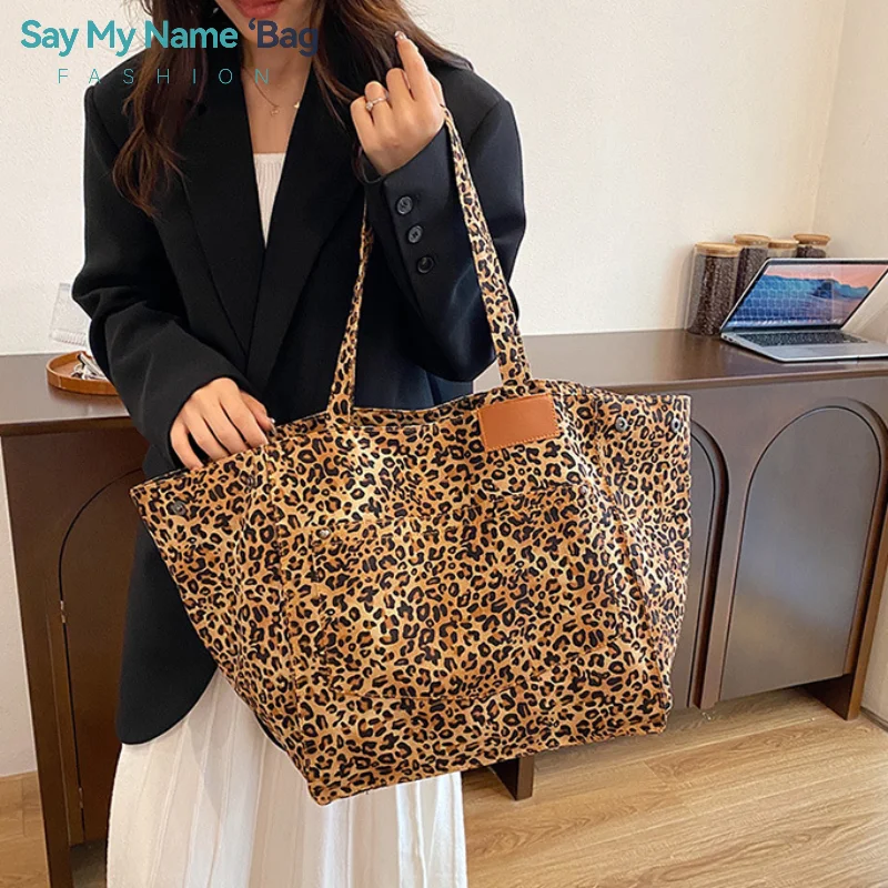 Leopard Pattern Tote Bag Vintage Canvas Shoulder Bag Fashion Big Capacity Handbag 2025 Winter New Luxury Handbags
Leopard Pattern Tote Bag Vintage Canvas Shoulder Bag Fashion Big Capacity Handbag 2025 Winter New Luxury Handbags