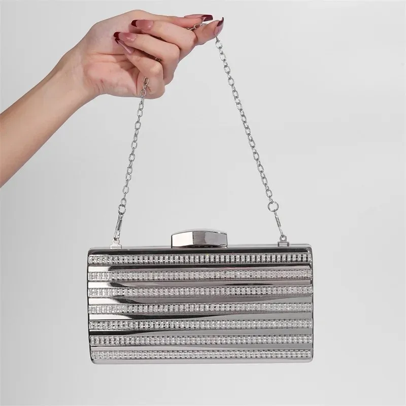Luxury Silver Rhinestone Evening Clutch for Women Elegant Wedding Party Golssy Hard Case Purse Gold Handbag with Shoulder Chain
Luxury Silver Rhinestone Evening Clutch for Women Elegant Wedding Party Golssy Hard Case Purse Gold Handbag with Shoulder Chain