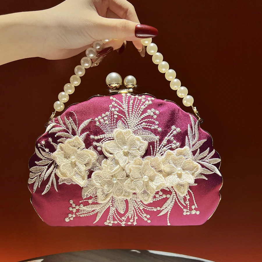 New Chinese-style luxury cheongsam dress handbag with embroidered flowers and beaded chain straps elegant evening bags wedding
New Chinese-style luxury cheongsam dress handbag with embroidered flowers and beaded chain straps elegant evening bags wedding