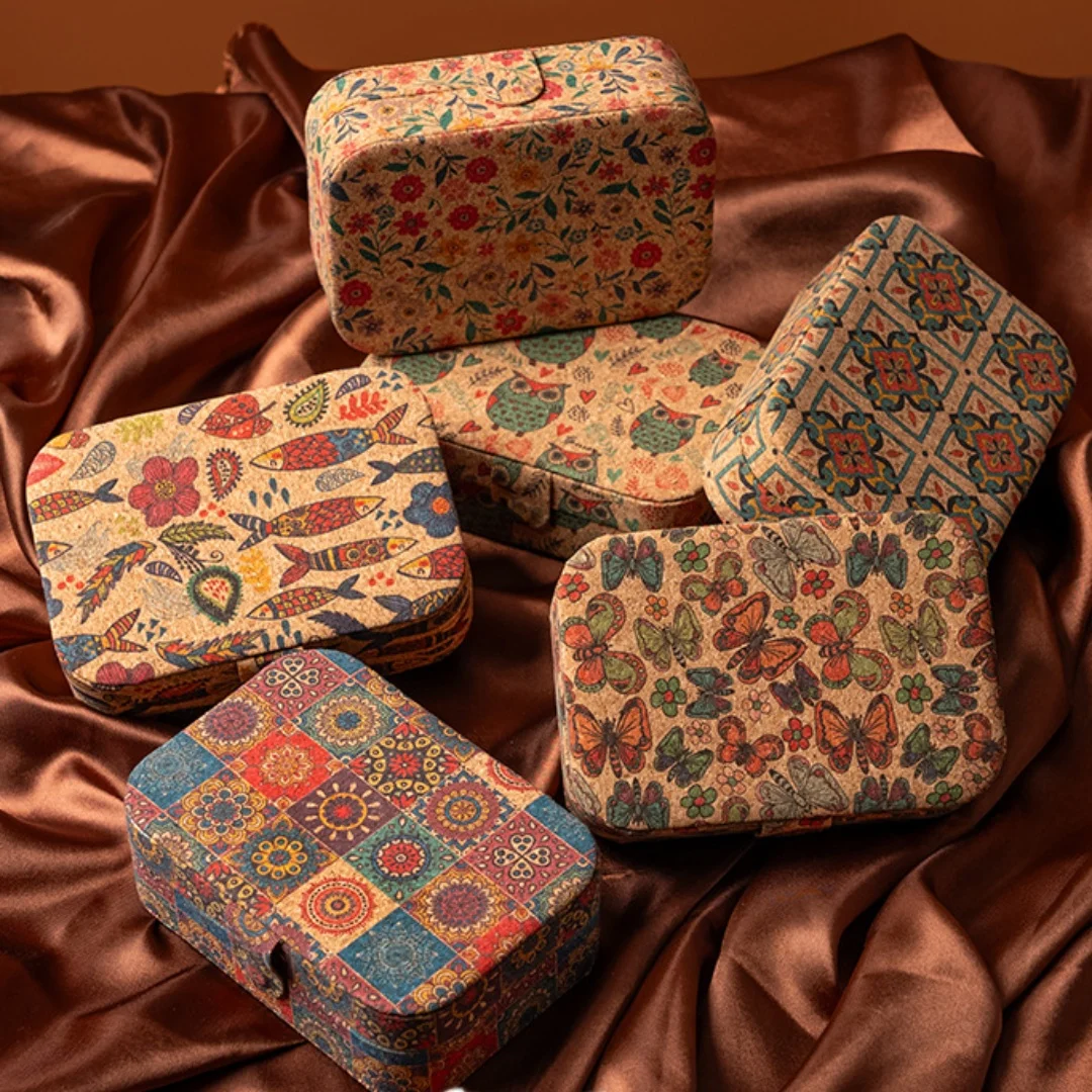 Vintage Light Luxury Portable Jewelry Storage Box Cork Leather Earrings Ring Necklace Organizer Jewelry Storage Case for Women
Vintage Light Luxury Portable Jewelry Storage Box Cork Leather Earrings Ring Necklace Organizer Jewelry Storage Case for Women