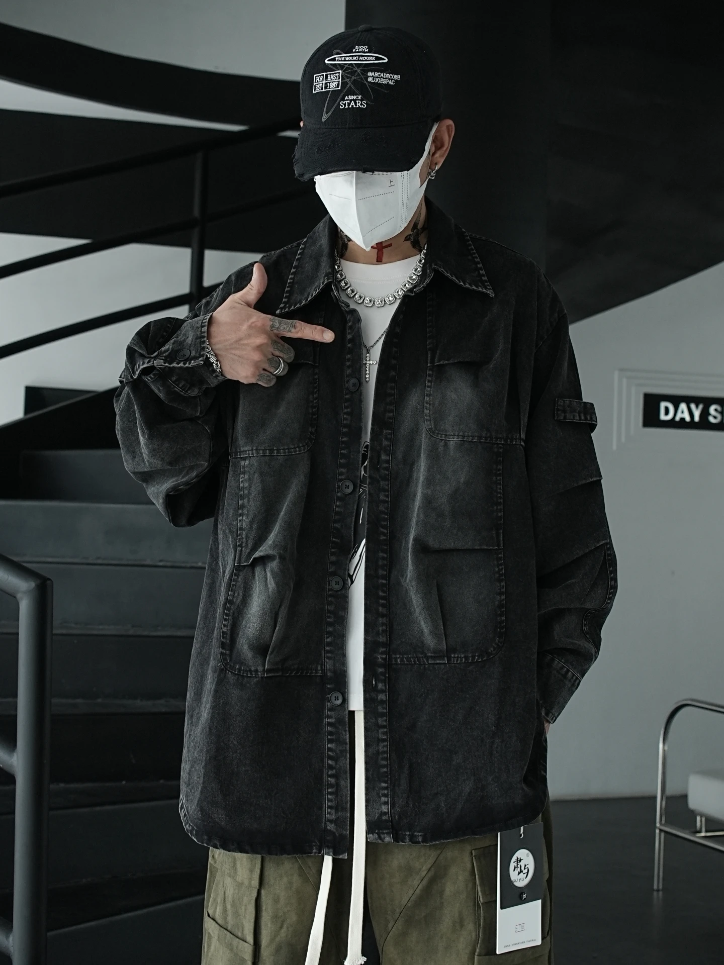 Waste Soil Style Retro Japanese Distressed Overalls Long Sleeve Shirt Loose Spray Function Stitching Ruan Handsome Coat Fashion
Waste Soil Style Retro Japanese Distressed Overalls Long Sleeve Shirt Loose Spray Function Stitching Ruan Handsome Coat Fashion