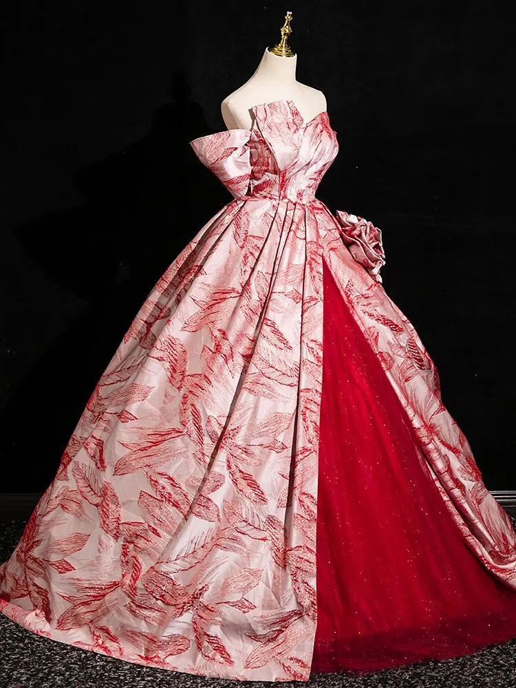 A strapless chorus performance of light luxury and niche art examination singing elegant dress
A strapless chorus performance of light luxury and niche art examination singing elegant dress