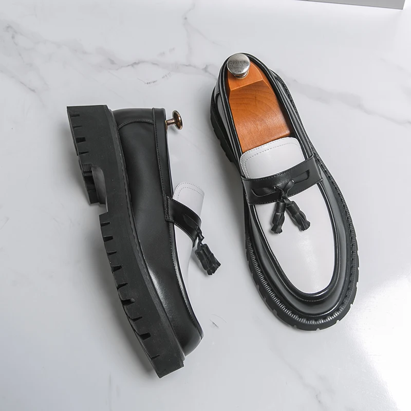 Новые мужские кожаные туфли-лоферы на платформе с металлической пряжкой, без шнурков, на толстой подошве, повседневные и классические мужские туфли
Новые мужские кожаные туфли-лоферы на платформе с металлической пряжкой, без шнурков, на толстой подошве, повседневные и классические мужские туфли