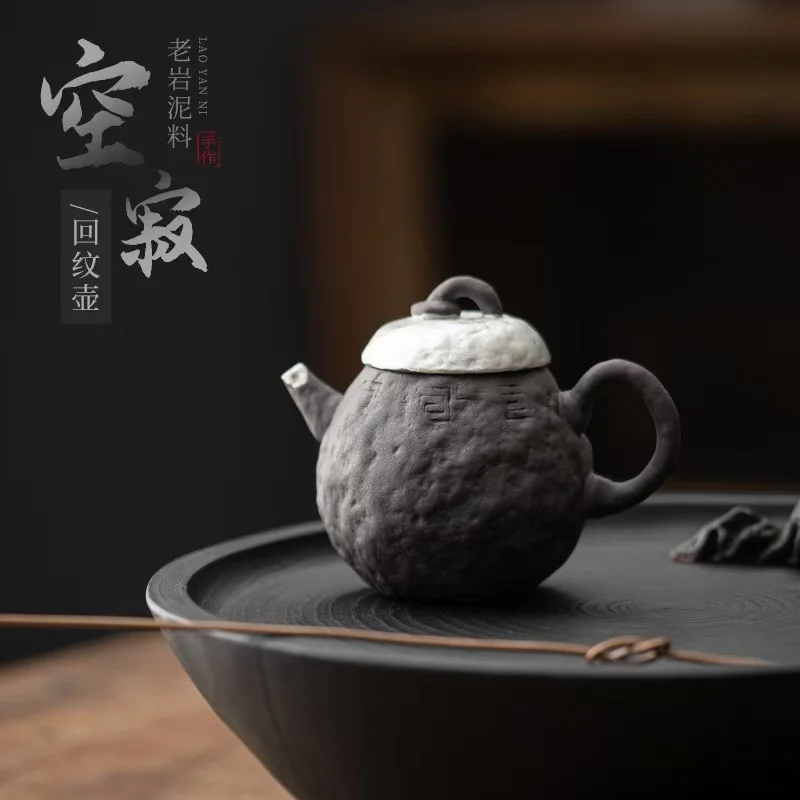 Handmade Old Rock Mud Paper Pattern Pot Retro Hand Painted Silver Teapot Household KungFu Tea Ceremony with Ball Hole Tea Brewer
Handmade Old Rock Mud Paper Pattern Pot Retro Hand Painted Silver Teapot Household KungFu Tea Ceremony with Ball Hole Tea Brewer