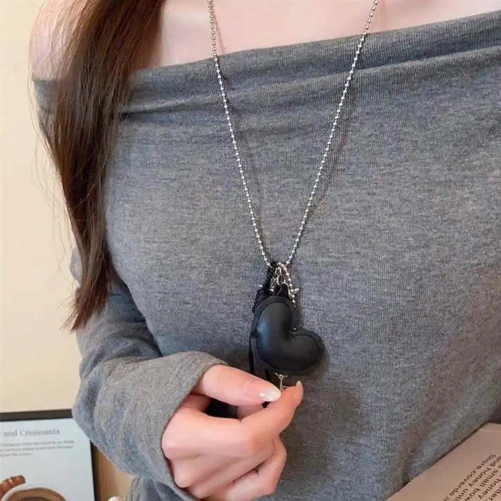HOT Girl's Sweater Chain Metal&PU Chains Women Bag Pendants Unique Vintage Keychains With PU Heart Jewelry Accessories Gifts NEW
HOT Girl's Sweater Chain Metal&PU Chains Women Bag Pendants Unique Vintage Keychains With PU Heart Jewelry Accessories Gifts NEW