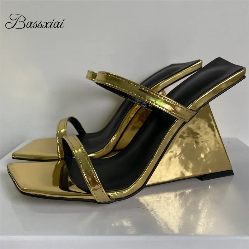 Individual Fretwork Heel Summer Mules For Girls Concise Style Patent Leather Narrow Band Slip-On Sandals Women
Individual Fretwork Heel Summer Mules For Girls Concise Style Patent Leather Narrow Band Slip-On Sandals Women