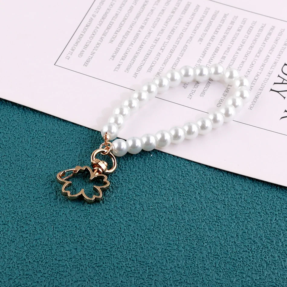 5pcs Multi-shaped keychain pearl handbag chain DIY bag key pendant creative small gift car ornament
5pcs Multi-shaped keychain pearl handbag chain DIY bag key pendant creative small gift car ornament