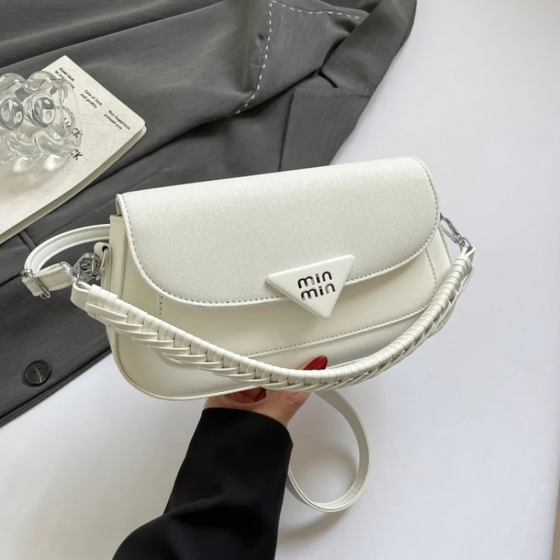 Ladies Elegant Frame Bag For Women Structured Top Handle Clutch With Chain Strap
Ladies Elegant Frame Bag For Women Structured Top Handle Clutch With Chain Strap