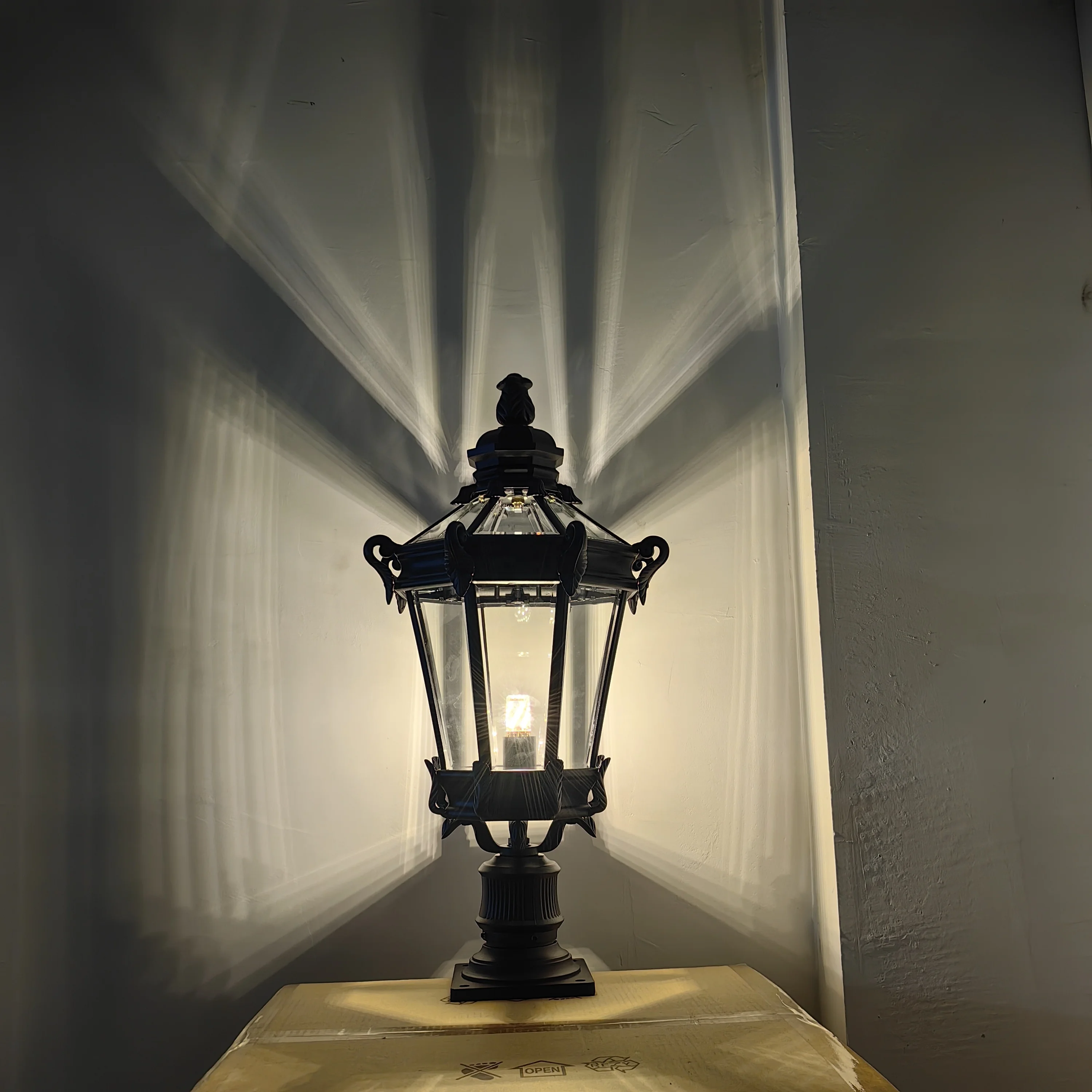 Large Size Retro Style Aluminum Outdoor LED Courtyard Pole Light IP65 Rating Antique Style Vertical Pillar Light
Large Size Retro Style Aluminum Outdoor LED Courtyard Pole Light IP65 Rating Antique Style Vertical Pillar Light