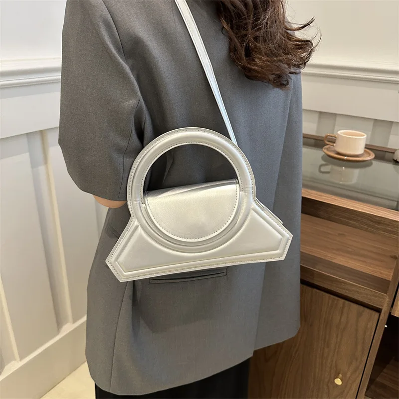 New Fashionable Women's High-end Texture Handbag Simple And Versatile Single Shoulder Crossbody Bag
New Fashionable Women's High-end Texture Handbag Simple And Versatile Single Shoulder Crossbody Bag