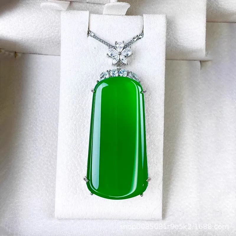 Ожерелье Gao Bing из халцедона Lucky Emerald с защитной открыткой, инкрустированное полным зеленым кулоном
Ожерелье Gao Bing из халцедона Lucky Emerald с защитной открыткой, инкрустированное полным зеленым кулоном