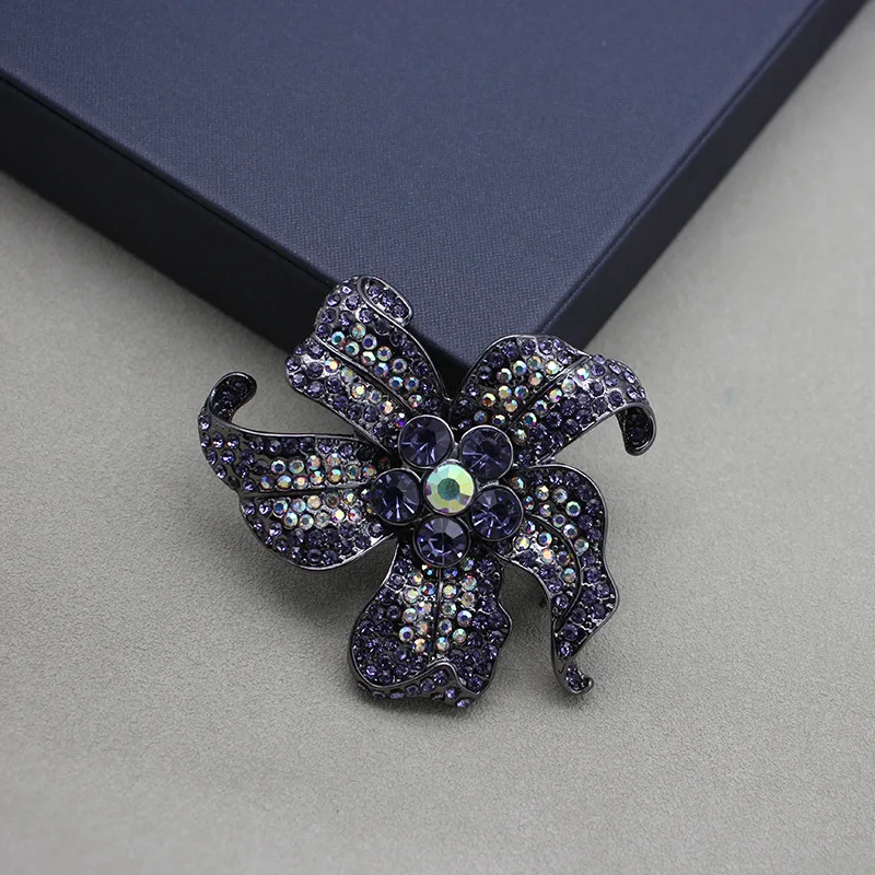 Used Jewelry Heavy Industry Violet Gradient Gem Brooch Alloy Flower Clothing Pin
Used Jewelry Heavy Industry Violet Gradient Gem Brooch Alloy Flower Clothing Pin
