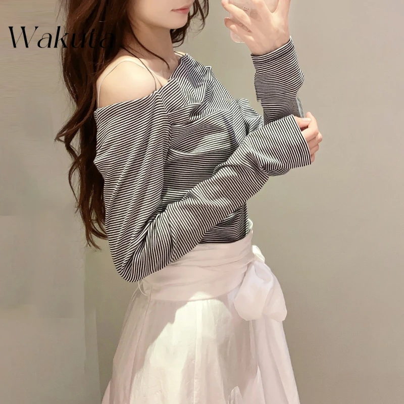 WAKUTA Japanese Style Round Neck Top 2025 Early Spring Harajuku Retro Off Shoulder Long Sleeved Top Casual Y2k Blouses ブラウス シフォン
WAKUTA Japanese Style Round Neck Top 2025 Early Spring Harajuku Retro Off Shoulder Long Sleeved Top Casual Y2k Blouses ブラウス シフォン