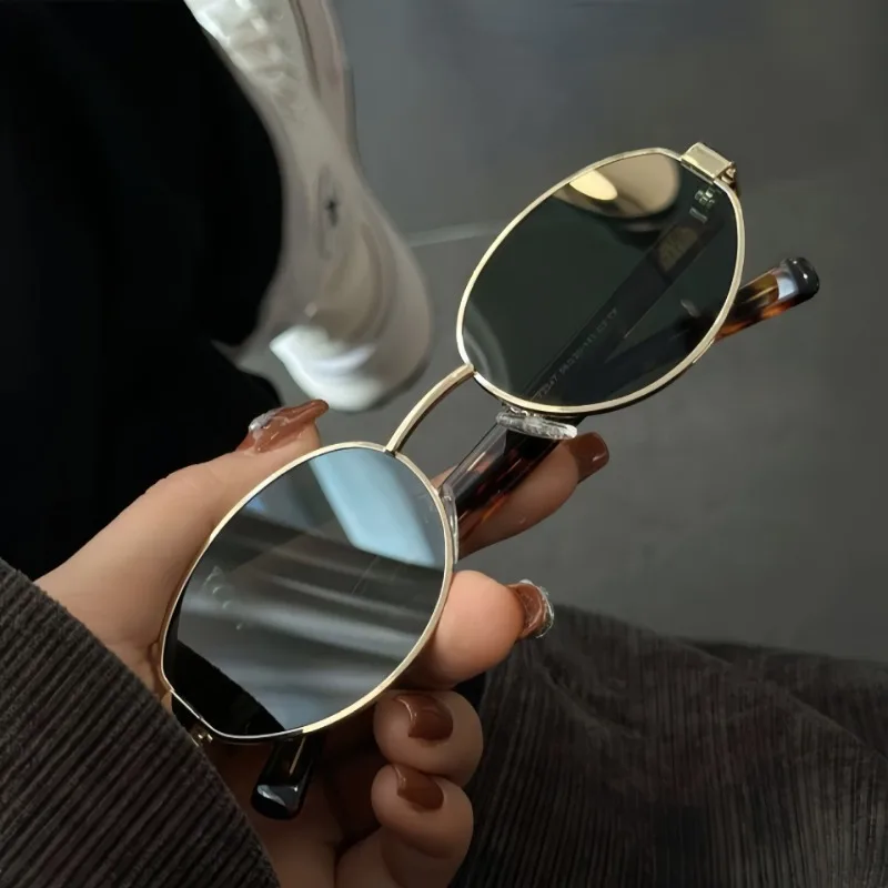 2025 New Oval Frame Sunglasses Men Women Trendy UV400 Sun Glasses Eyewear Outdoor Driving Sports Punk Goggle Shades for Male
2025 New Oval Frame Sunglasses Men Women Trendy UV400 Sun Glasses Eyewear Outdoor Driving Sports Punk Goggle Shades for Male