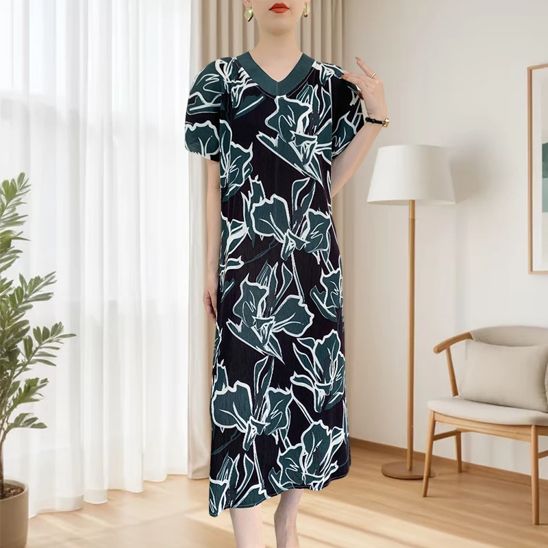 Miyake Pleated Dress 2025 Summer Printing Temperament Pleated Dress Female New V-neck Long Dress Korean Niche Women Clothing
Miyake Pleated Dress 2025 Summer Printing Temperament Pleated Dress Female New V-neck Long Dress Korean Niche Women Clothing