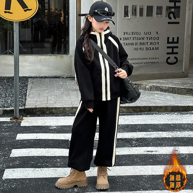 Girls Suits Winter Thickening and Fleece Warm Suit 2024 New Zipper Sweater Hoodie Coat Pants Two-piece Set Korean Simple Style
Girls Suits Winter Thickening and Fleece Warm Suit 2024 New Zipper Sweater Hoodie Coat Pants Two-piece Set Korean Simple Style