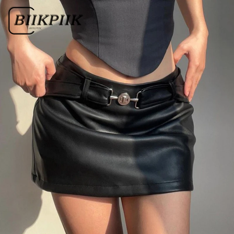 BIIKPIIK Casual Button Black Leather Skirt for Women Vintage Low Waist PU Mini Skirts Basic Concise Bottom Clothing Sexy Trendy
BIIKPIIK Casual Button Black Leather Skirt for Women Vintage Low Waist PU Mini Skirts Basic Concise Bottom Clothing Sexy Trendy