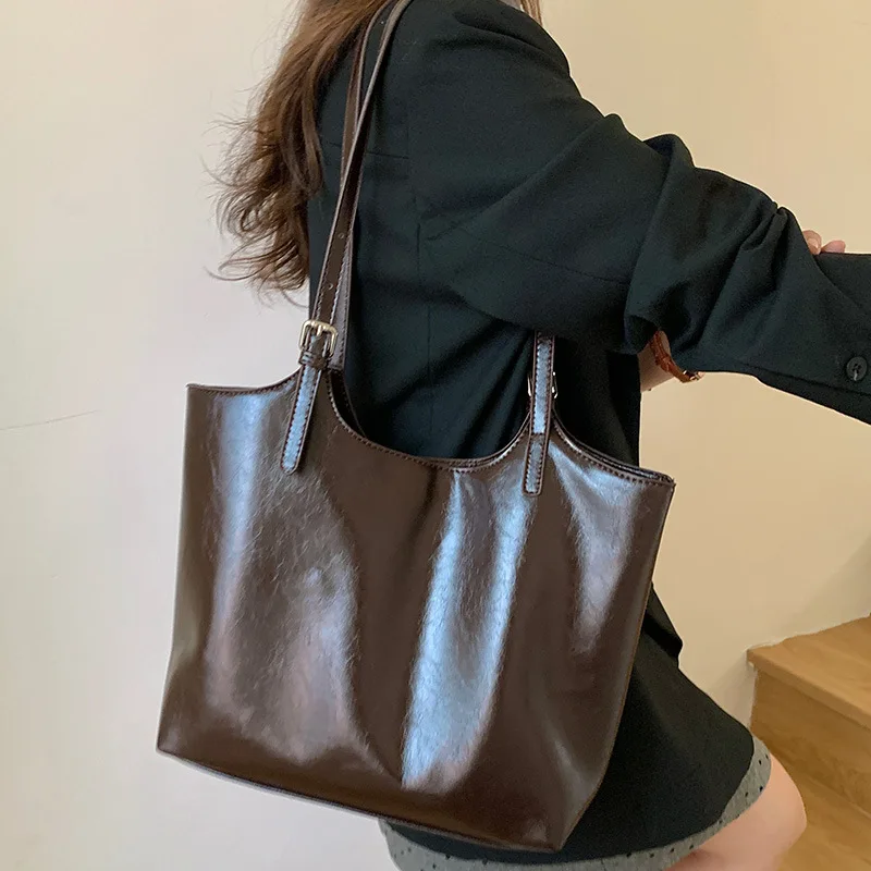 Korean Niche Tote Bag Large Capacity New High-end Women's Commuter Handbag Bag Versatile Fashion Shoulder Bag for Ladies
Korean Niche Tote Bag Large Capacity New High-end Women's Commuter Handbag Bag Versatile Fashion Shoulder Bag for Ladies