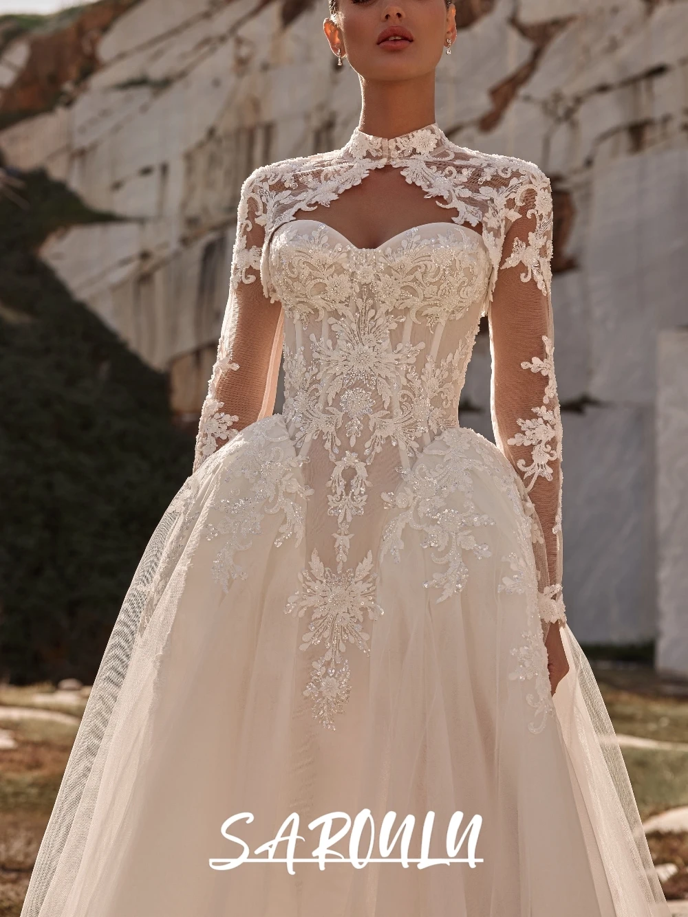 Intricate Shiny Floral Wedding Dress With Detachable Sleeves Romantic Sweetheart Neck Corset Tulle Customzied Women Bridal Gown
Intricate Shiny Floral Wedding Dress With Detachable Sleeves Romantic Sweetheart Neck Corset Tulle Customzied Women Bridal Gown