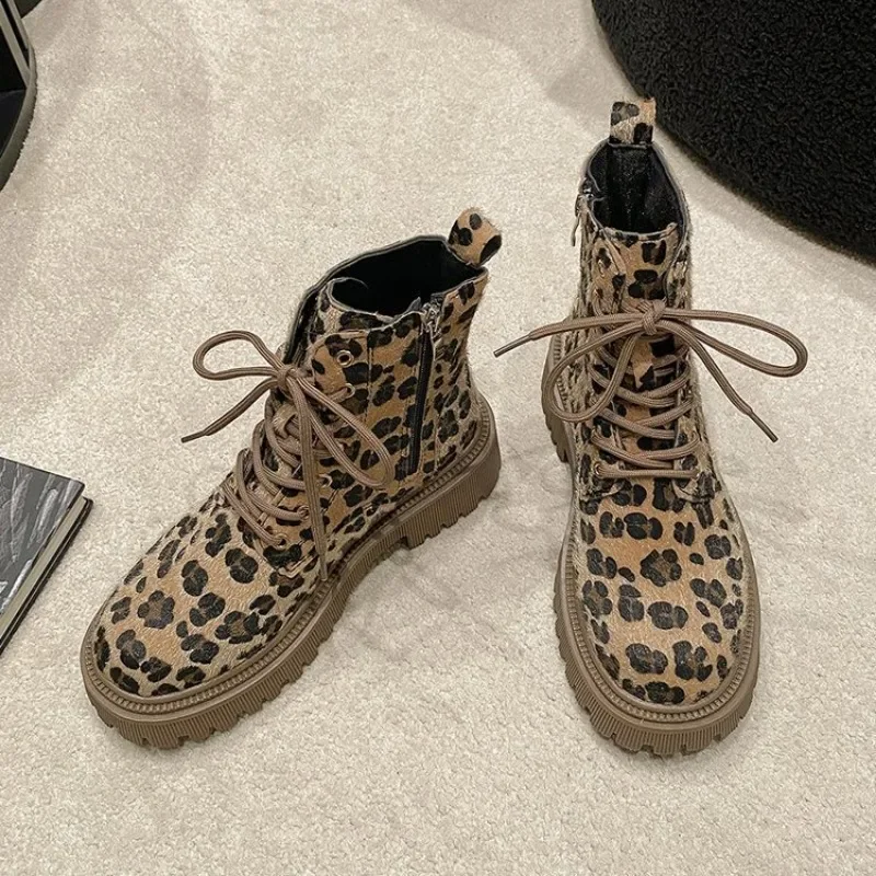 Women Shoes Hot Sale 2025 New Leopard Print Women's Boots Stylish High-top Motorcycle Boots Non-slip Thick-soled Casual Shoes
Women Shoes Hot Sale 2025 New Leopard Print Women's Boots Stylish High-top Motorcycle Boots Non-slip Thick-soled Casual Shoes