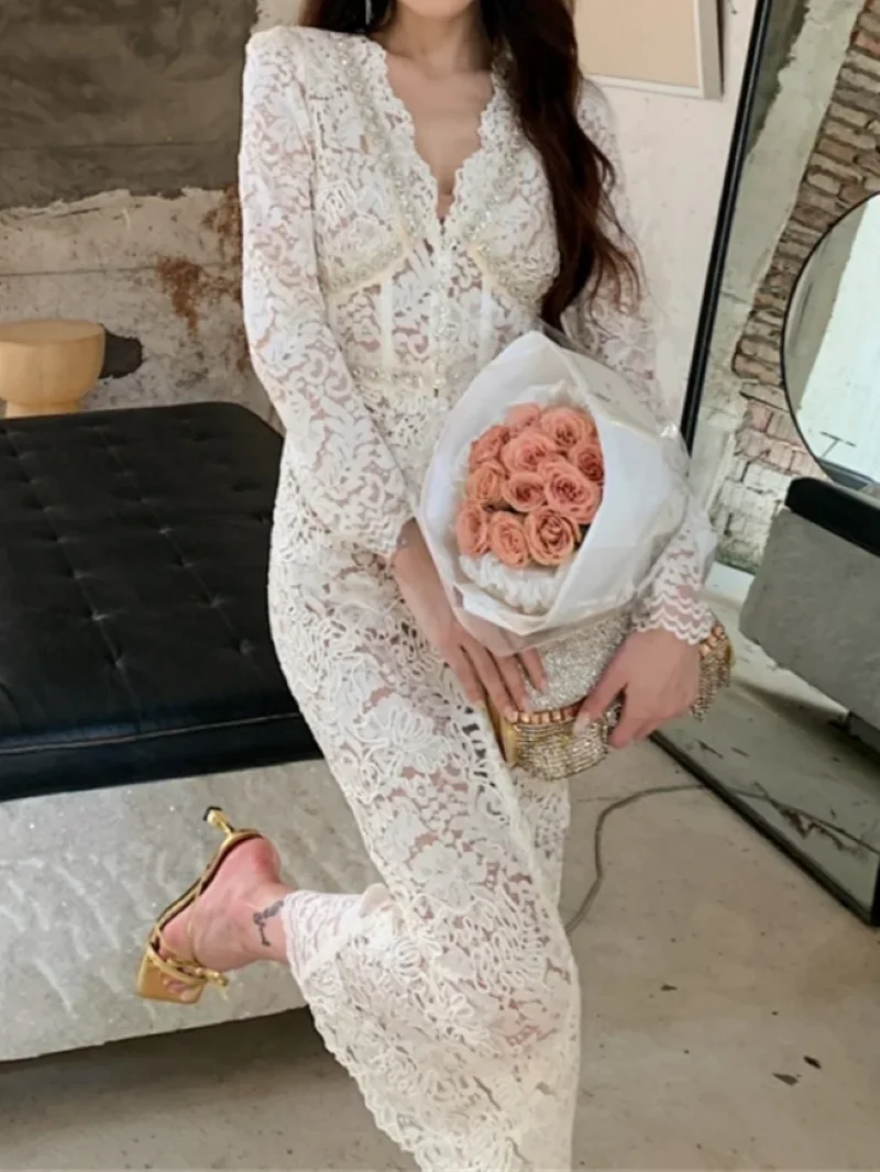 Women Diamond Decoration Midi Dress Lace Hollow out V-Neck Long Sleeve Slim Elegant Autumn 2024 Robe
Women Diamond Decoration Midi Dress Lace Hollow out V-Neck Long Sleeve Slim Elegant Autumn 2024 Robe