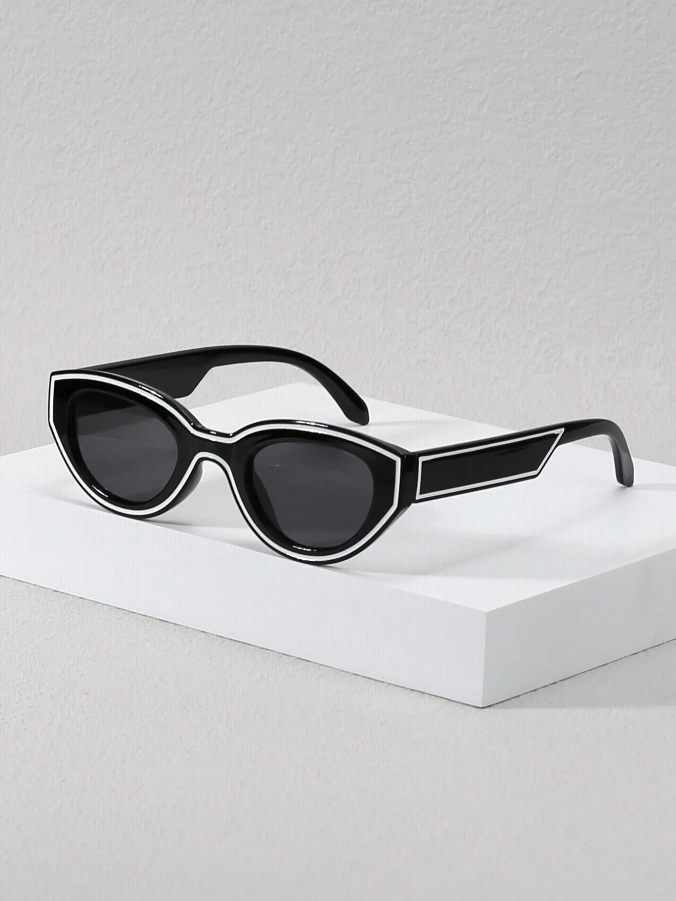 1 Pair Of Women Cat Eye Y2K Personality Fashion Glasses For Running, Street Snap And Outdoor Sports Shades Beach Accessories Beach Accessories For Women Glasses Shades Basics Fall Winter Women Outfits Clothes Business Casual Gifts
1 Pair Of Women Cat Eye Y2K Personality Fashion Glasses For Running, Street Snap And Outdoor Sports Shades Beach Accessories Beach Accessories For Women Glasses Shades Basics Fall Winter Women Outfits Clothes Business Casual Gifts