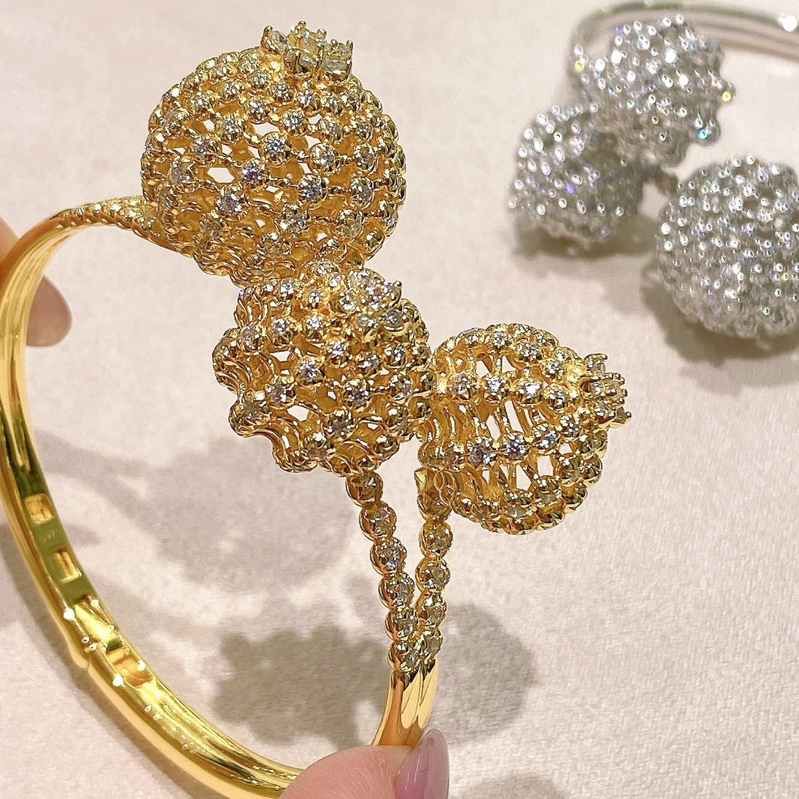 New Trendy Woman 925 Silver High Carbon Diamonds Bead Engraving Three Cactus Bangle Bracelets Luxury 18K gold Plated Jewelry
New Trendy Woman 925 Silver High Carbon Diamonds Bead Engraving Three Cactus Bangle Bracelets Luxury 18K gold Plated Jewelry