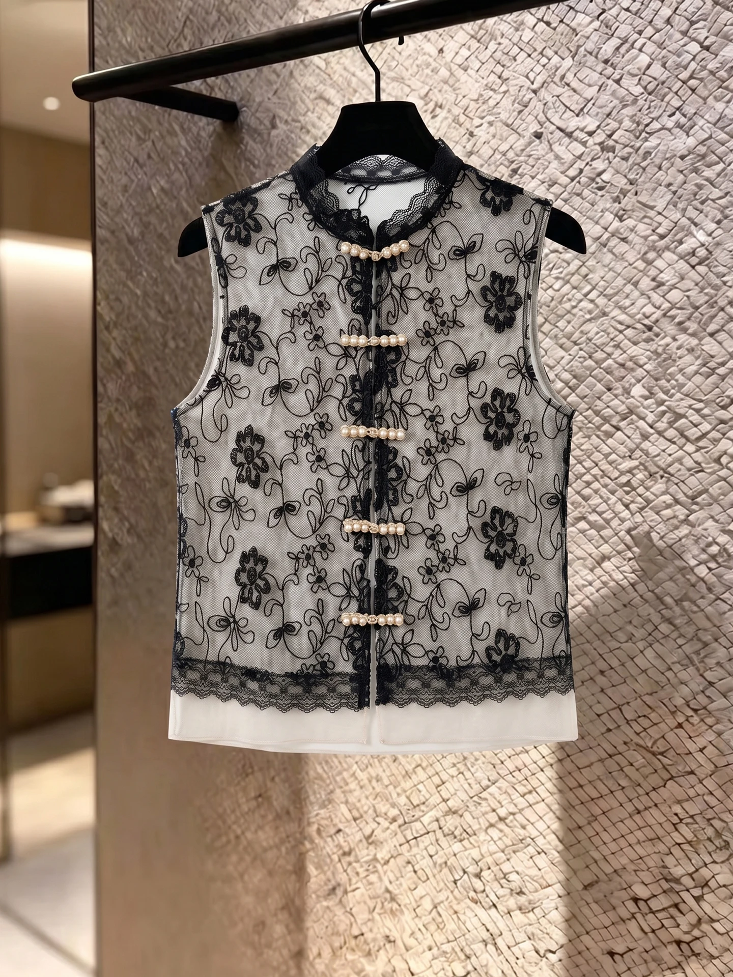 Fashionable Lace Patchwork Sleeveless Vest 2026 Summer Commute Style Lightweight Mature Women's Jacket Poetic Lin Brand
Fashionable Lace Patchwork Sleeveless Vest 2026 Summer Commute Style Lightweight Mature Women's Jacket Poetic Lin Brand