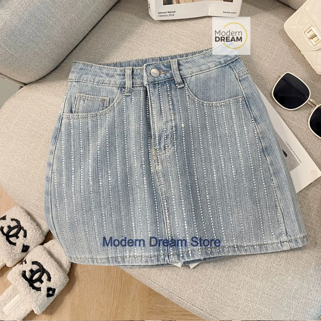 French heavy industry rhinestones sparkling denim skirt female summer new fashion hot girl high waist slim bag hip skirt.
French heavy industry rhinestones sparkling denim skirt female summer new fashion hot girl high waist slim bag hip skirt.