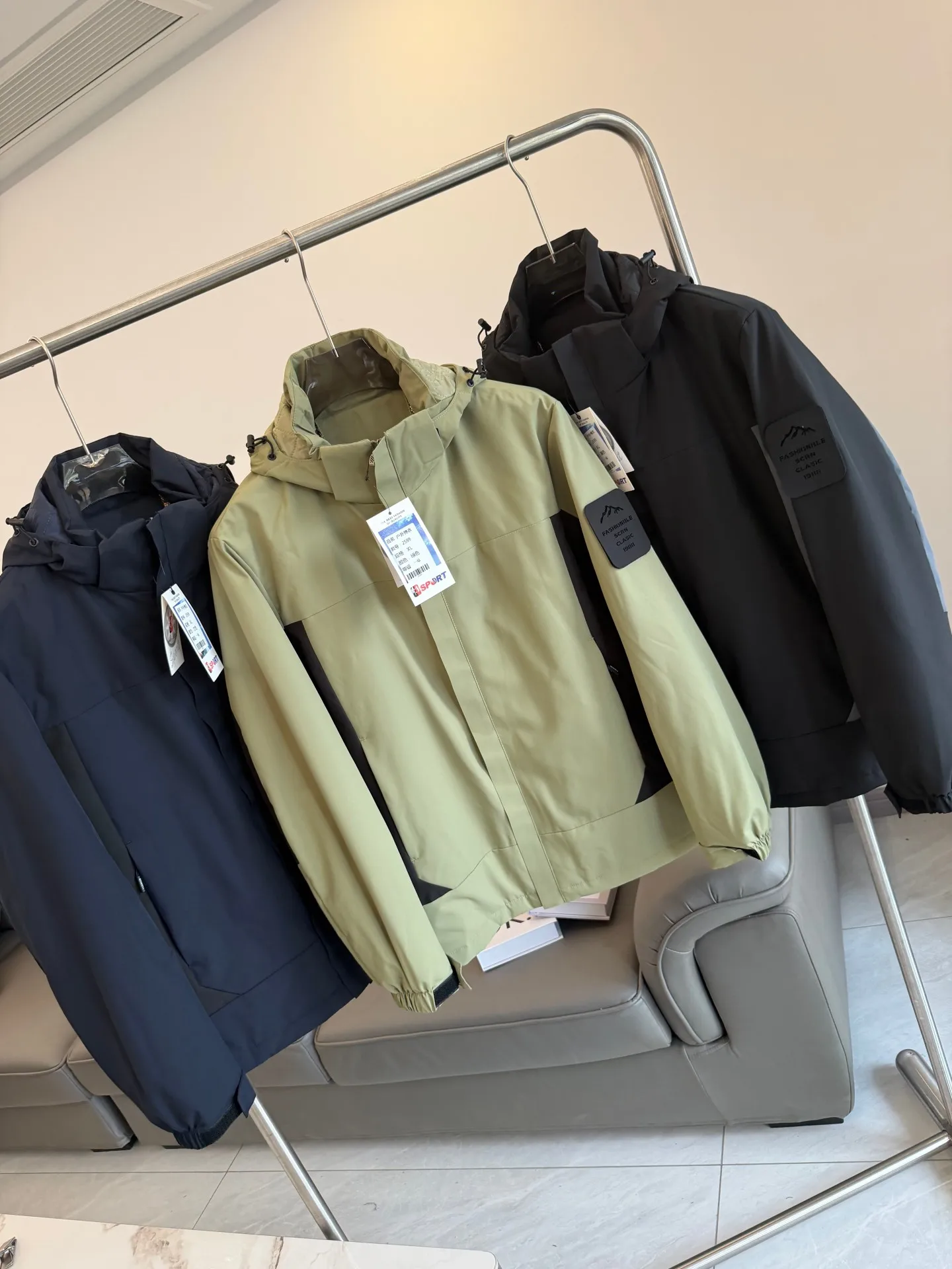 Outdoor Men's Faionable Thermal Reflective Windproof Water-resistant Warm Cotton Jaet Stand Fit Zipper Closure Long Sl...
Outdoor Men's Faionable Thermal Reflective Windproof Water-resistant Warm Cotton Jaet Stand Fit Zipper Closure Long Sl...