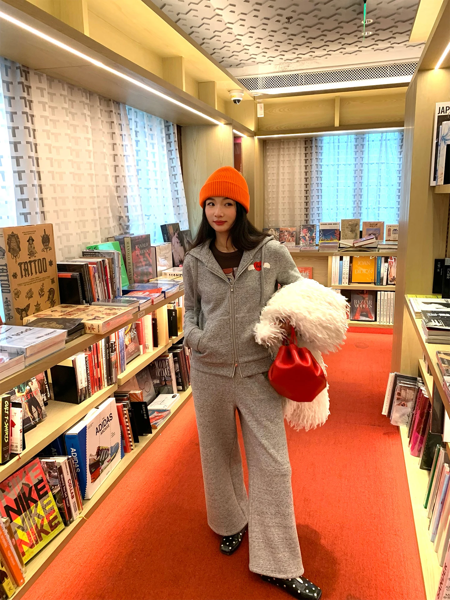 2025 New Women's Sportswear Set Grey Fleece Lined Two Piece Hoodie Sweatpants Long Sleeve Zipper Closure Cotton Blend
2025 New Women's Sportswear Set Grey Fleece Lined Two Piece Hoodie Sweatpants Long Sleeve Zipper Closure Cotton Blend