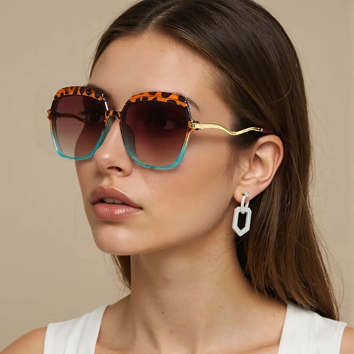 Vintage Fashionable Sunglasses for Women Multicolored Frame Golden Shaped Glasses with Irregular Leg Sunglasses Women Sunglasses
Vintage Fashionable Sunglasses for Women Multicolored Frame Golden Shaped Glasses with Irregular Leg Sunglasses Women Sunglasses