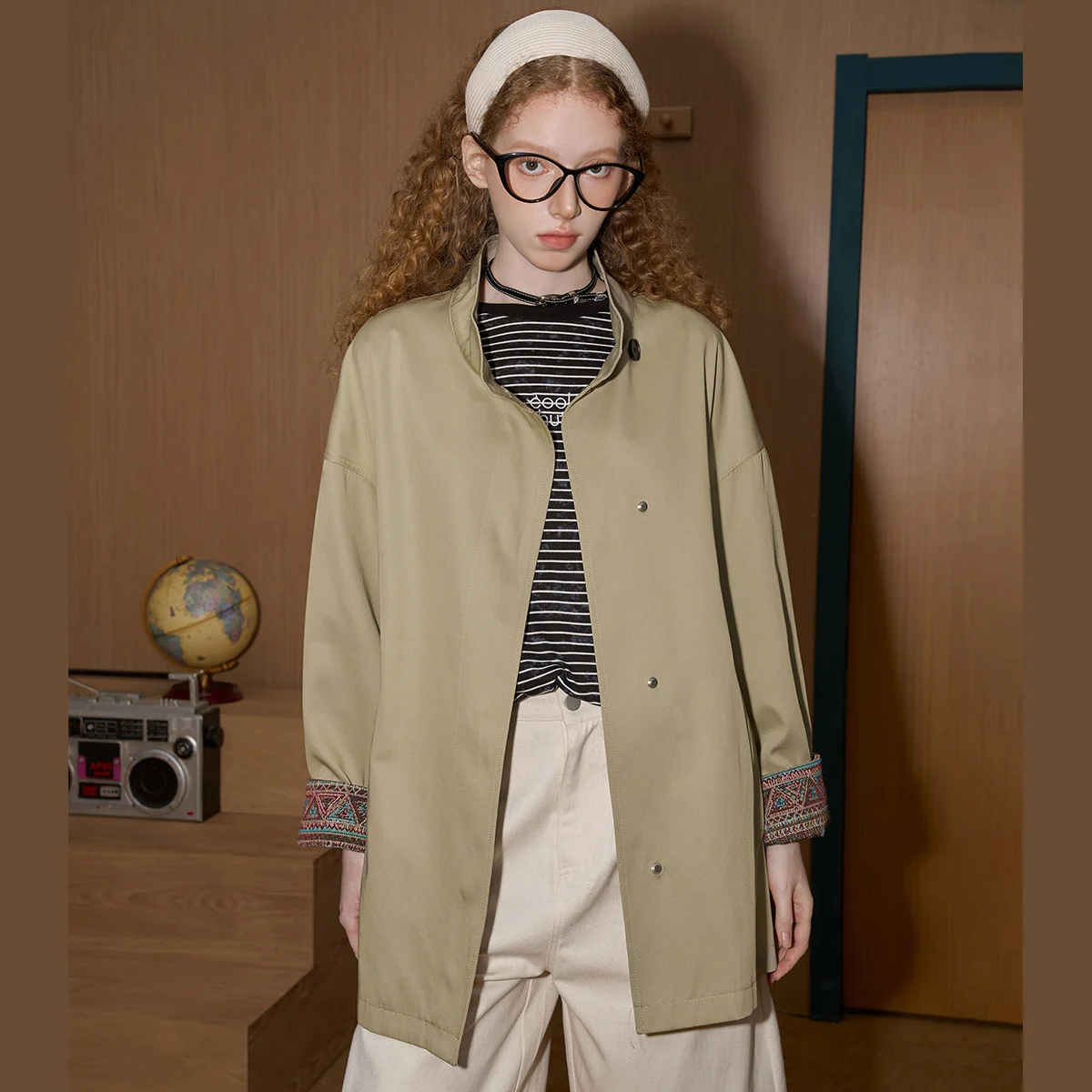 Coolhut Patchwork Women's Trench Coat Autumn Drop Shoulder High Neck Overcoat Ethnic Inspired Loose Fit Folk Revival Outerwear
Coolhut Patchwork Women's Trench Coat Autumn Drop Shoulder High Neck Overcoat Ethnic Inspired Loose Fit Folk Revival Outerwear