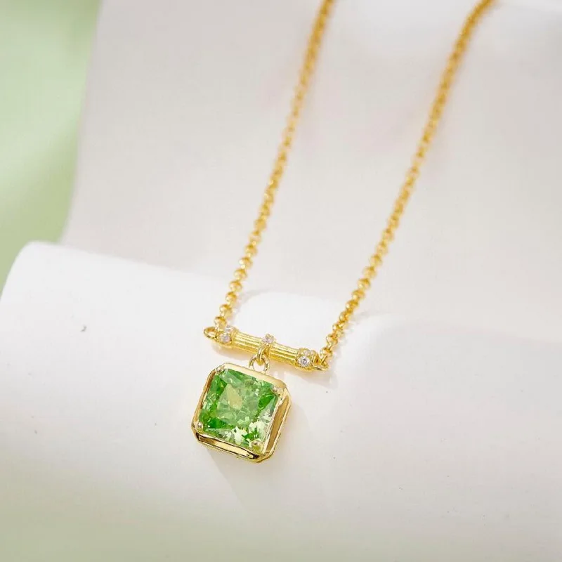 Designer Collection Style High-end Women Lady Inlay Green Cubic Zircon Square Pendant Plated Gold Color Chain Necklace
Designer Collection Style High-end Women Lady Inlay Green Cubic Zircon Square Pendant Plated Gold Color Chain Necklace
