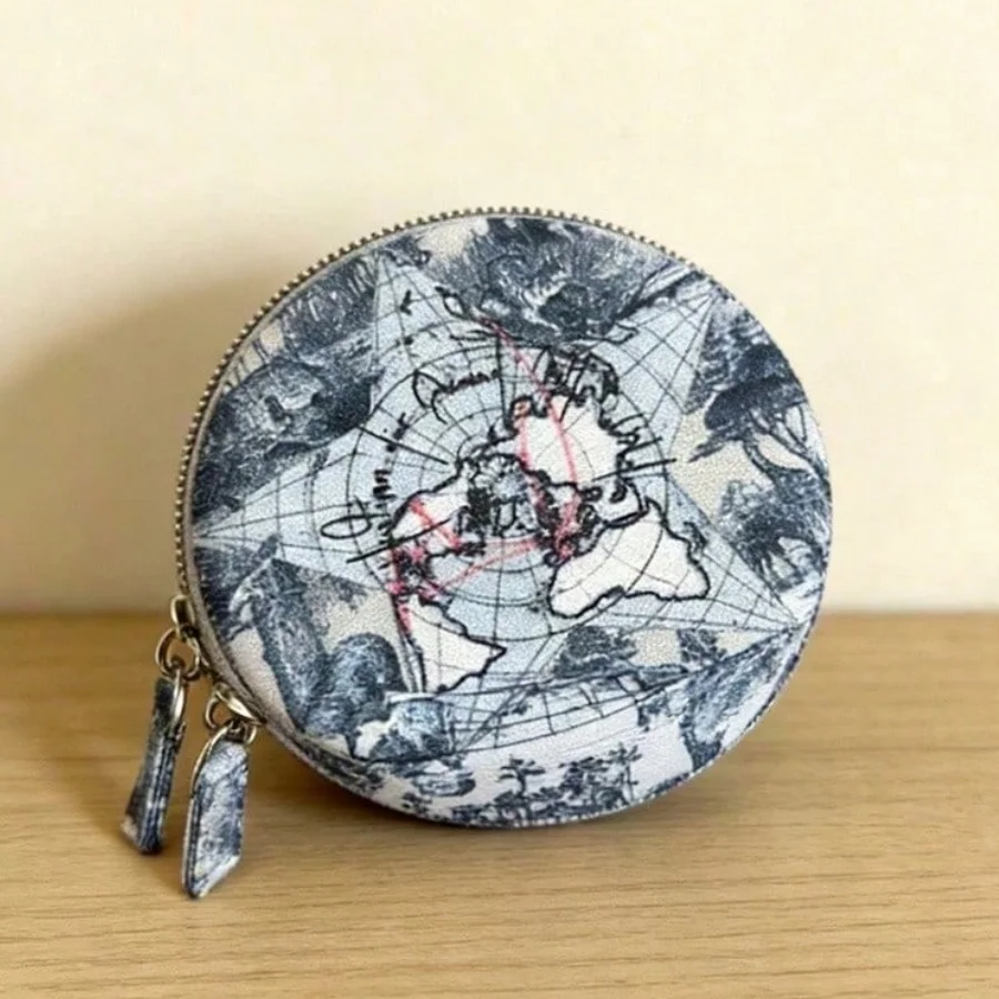 Dior Vintage Map Pattern Round Cosmetic Bag Large Capacity Portable Travel Makeup Organizer For Women Fashion Mini Multi-purpose
Dior Vintage Map Pattern Round Cosmetic Bag Large Capacity Portable Travel Makeup Organizer For Women Fashion Mini Multi-purpose