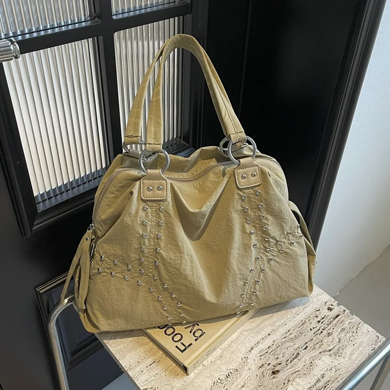 Популярные женские сумки 2025 года, большая вместительная сумка на плечо с шипами в стиле ретро, женская повседневная тканевая сумка
Популярные женские сумки 2025 года, большая вместительная сумка на плечо с шипами в стиле ретро, женская повседневная тканевая сумка