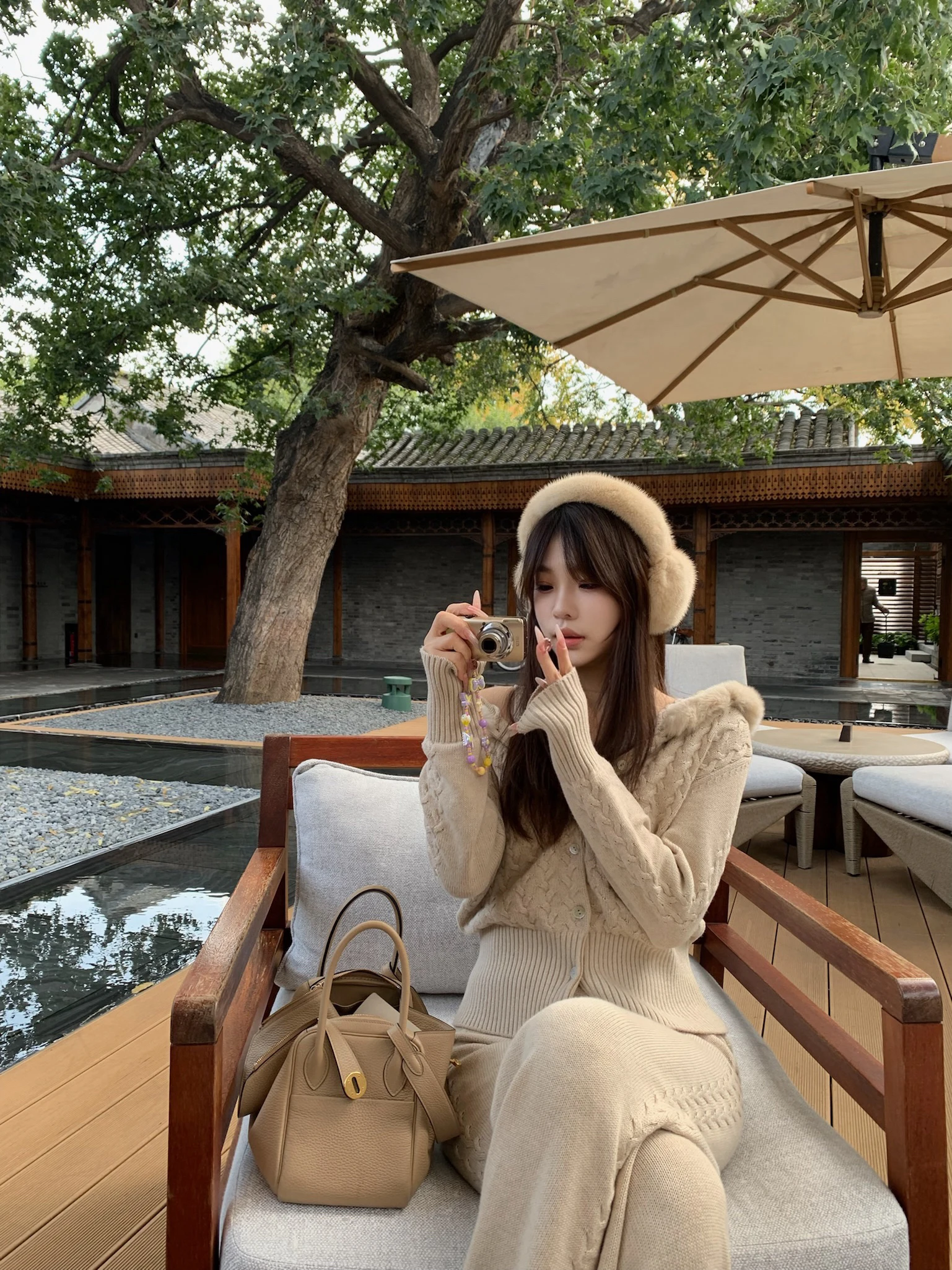 Duchunzi Knitted Hat Set with Rabbitskin Collar Casual Sle Twist Knit Design Old Money Sle Women's Long Sve Cardigan
Duchunzi Knitted Hat Set with Rabbitskin Collar Casual Sle Twist Knit Design Old Money Sle Women's Long Sve Cardigan