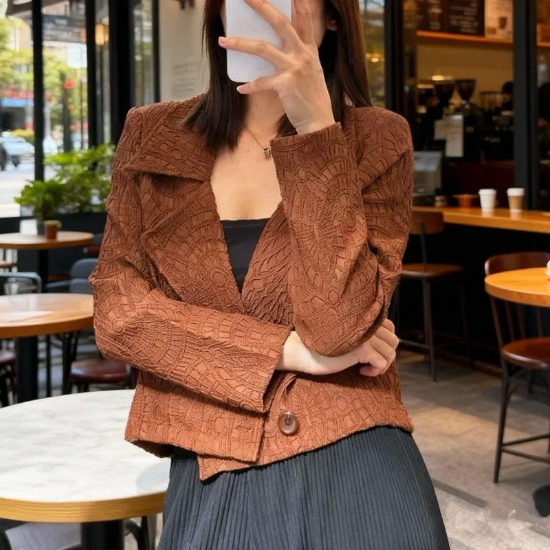 Miyake Pleated Women's 2025Fall Jacket Embroidered Jacquard Craftsmanship Elegant Lapel Casual Blazer Cardigan Wrinkle-Free Coat
Miyake Pleated Women's 2025Fall Jacket Embroidered Jacquard Craftsmanship Elegant Lapel Casual Blazer Cardigan Wrinkle-Free Coat