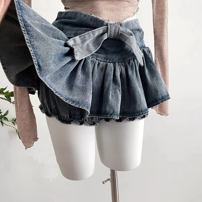 Kawaii Women Vintage Grunge Y2k Bow Denim Skirt with Shorts Gyaru Ruffle Low Waist Sexy Pleated Mini Skirts Summer Streetwear
Kawaii Women Vintage Grunge Y2k Bow Denim Skirt with Shorts Gyaru Ruffle Low Waist Sexy Pleated Mini Skirts Summer Streetwear