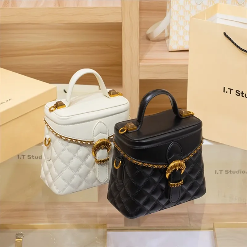 Luxury Women's Genuine Leather Bucket Bag With Advanced Texture 2024 Autumn/Winter New Designer Chain Single Shoulder Crossbody
Luxury Women's Genuine Leather Bucket Bag With Advanced Texture 2024 Autumn/Winter New Designer Chain Single Shoulder Crossbody