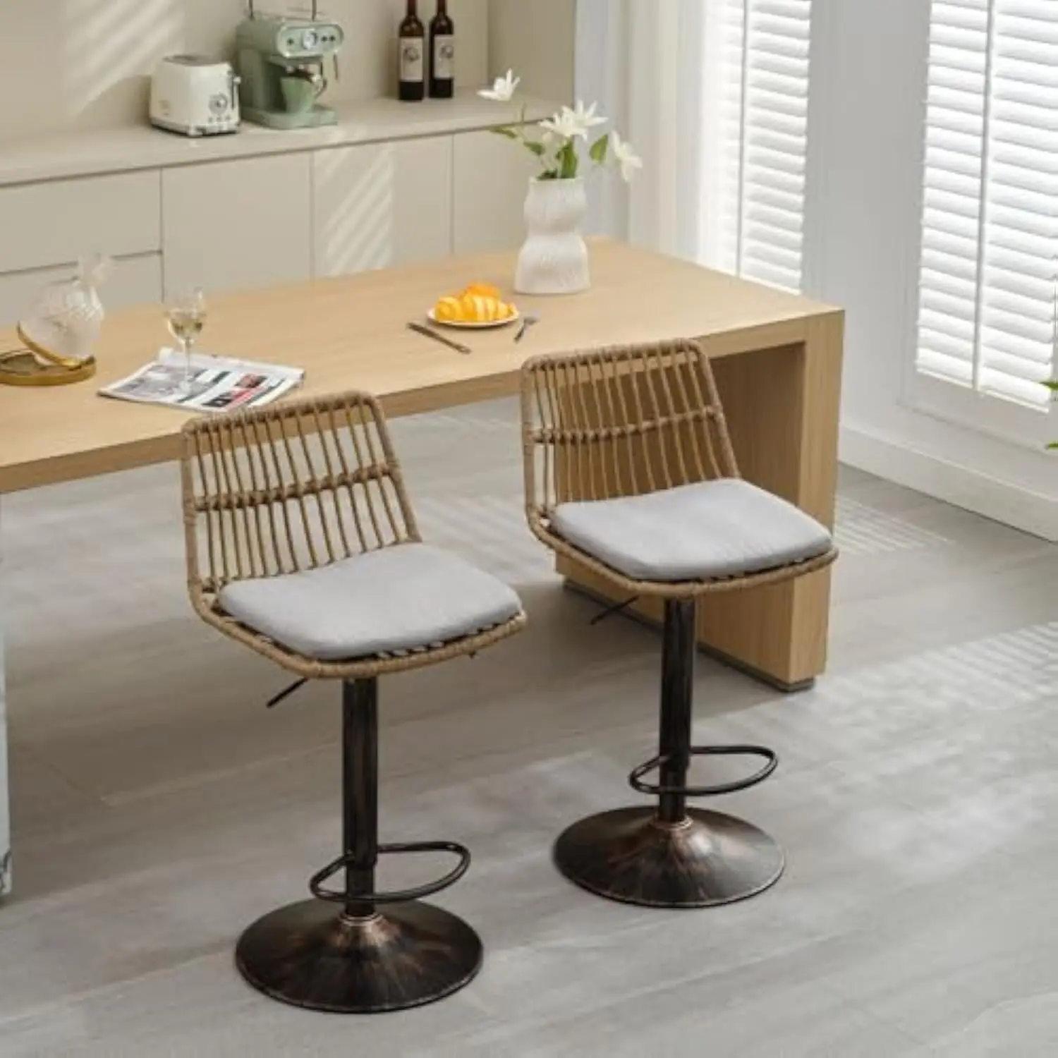 Set of 2 Rattan Bar Stools with Backrest, Swivel & Adjustable Height Kitchen Island Chairs, Counter Height Barstools with Footr
Set of 2 Rattan Bar Stools with Backrest, Swivel & Adjustable Height Kitchen Island Chairs, Counter Height Barstools with Footr