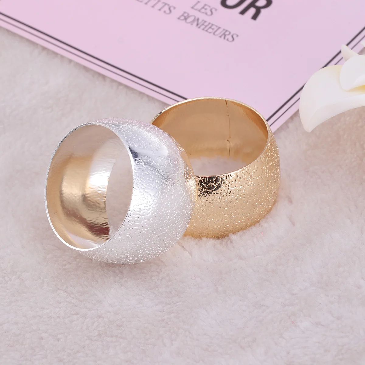Serviette Serviette Buckle Rings Table Accessories Wedding Napkin Holders Round Shape Napkin Rings
Serviette Serviette Buckle Rings Table Accessories Wedding Napkin Holders Round Shape Napkin Rings
